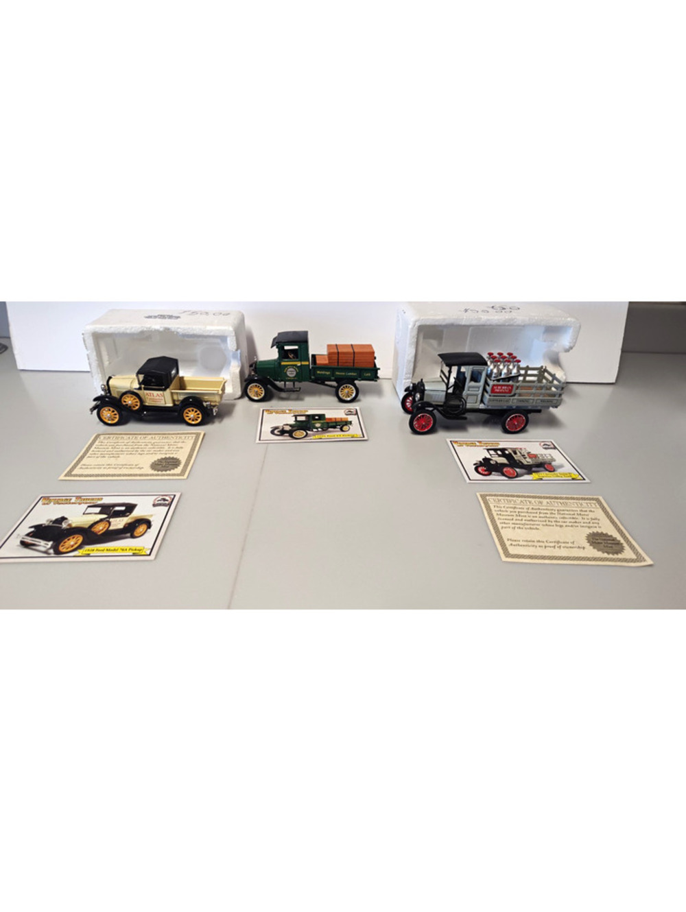 National Motor Museum Mint Vintage Trucks Lot of 3 1923 1928 Ford Chevy 1:32
